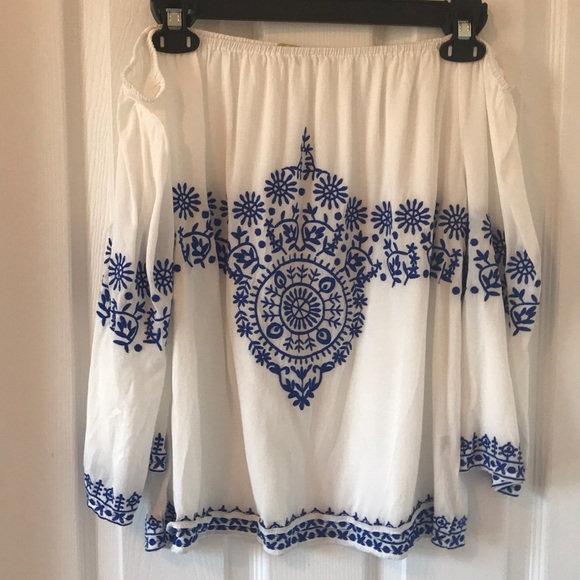 Gianni Bini Tops - Gianni bini off the shoulder shirt